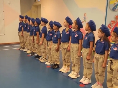 Дети  в форме юнармейцев